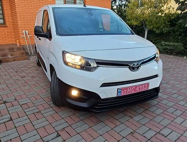 Белый Тойота Proace City, объемом двигателя 1.5 л и пробегом 179 тыс. км за 15950 $, фото 4 на Automoto.ua