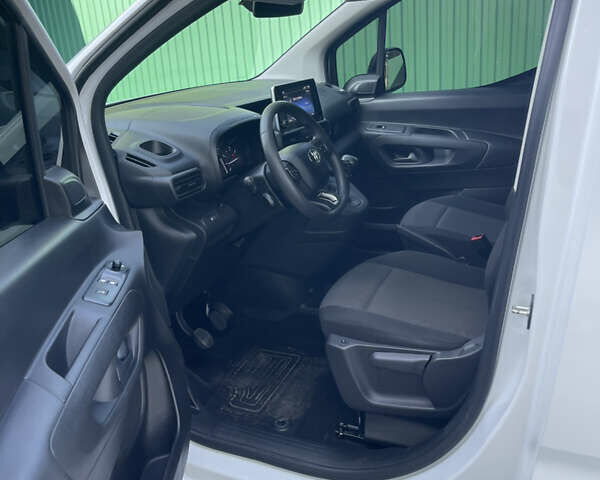 Білий Тойота Proace City, об'ємом двигуна 1.5 л та пробігом 30 тис. км за 18499 $, фото 9 на Automoto.ua