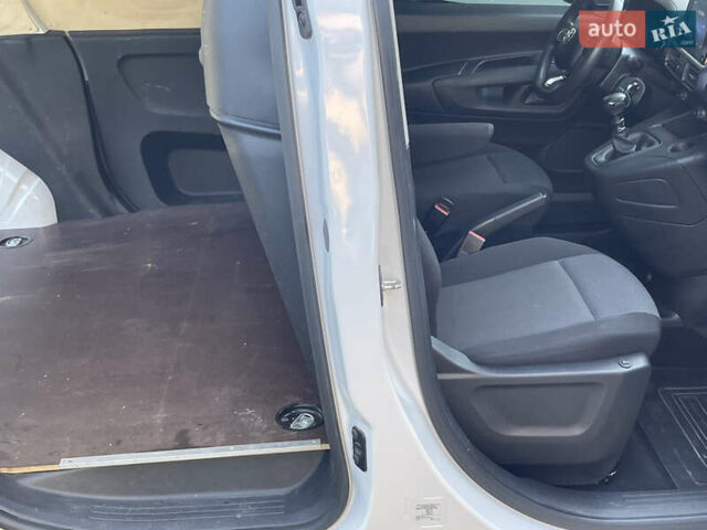 Белый Тойота Proace City, объемом двигателя 1.5 л и пробегом 30 тыс. км за 18500 $, фото 22 на Automoto.ua