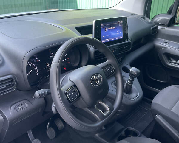 Білий Тойота Proace City, об'ємом двигуна 1.5 л та пробігом 30 тис. км за 18499 $, фото 14 на Automoto.ua