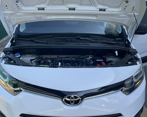 Білий Тойота Proace City, об'ємом двигуна 1.5 л та пробігом 30 тис. км за 18499 $, фото 16 на Automoto.ua