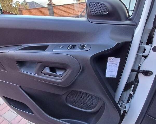 Белый Тойота Proace City, объемом двигателя 1.5 л и пробегом 179 тыс. км за 15950 $, фото 19 на Automoto.ua