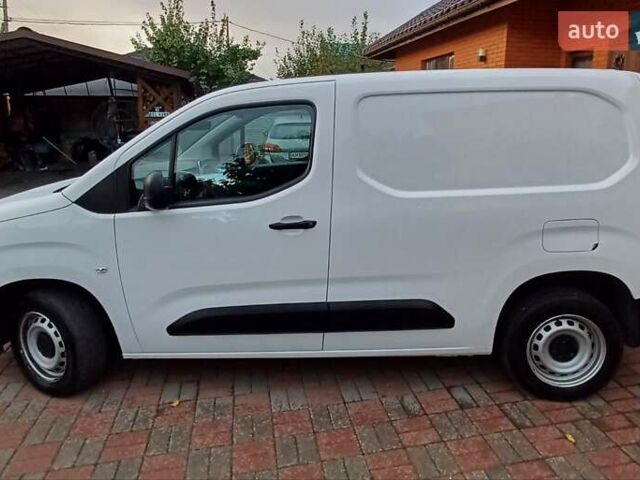 Белый Тойота Proace City, объемом двигателя 1.5 л и пробегом 179 тыс. км за 15950 $, фото 15 на Automoto.ua