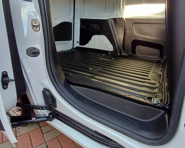 Белый Тойота Proace City, объемом двигателя 1.5 л и пробегом 179 тыс. км за 15950 $, фото 37 на Automoto.ua