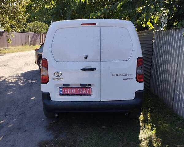 Белый Тойота Proace City, объемом двигателя 0 л и пробегом 129 тыс. км за 16999 $, фото 3 на Automoto.ua