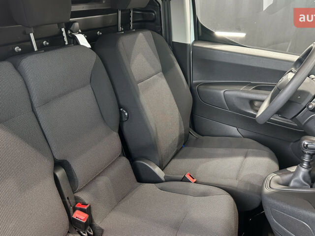 Тойота Proace City, об'ємом двигуна 1.5 л та пробігом 0 тис. км за 25288 $, фото 16 на Automoto.ua