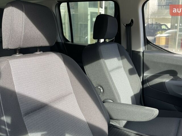 Тойота Proace City Verso, об'ємом двигуна 1.5 л та пробігом 0 тис. км за 34537 $, фото 15 на Automoto.ua