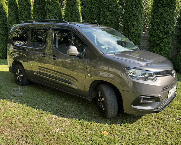 Сірий Тойота Proace City Verso, об'ємом двигуна 1.5 л та пробігом 80 тис. км за 22500 $, фото 2 на Automoto.ua