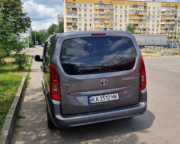 Сірий Тойота Proace City Verso, об'ємом двигуна 1.5 л та пробігом 15 тис. км за 27200 $, фото 3 на Automoto.ua