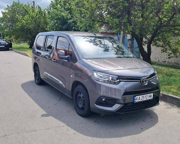 Сірий Тойота Proace City Verso, об'ємом двигуна 1.5 л та пробігом 15 тис. км за 27200 $, фото 2 на Automoto.ua