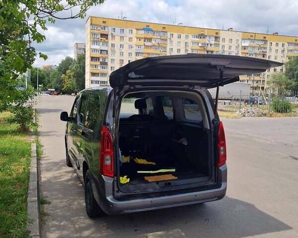 Сірий Тойота Proace City Verso, об'ємом двигуна 1.5 л та пробігом 15 тис. км за 27200 $, фото 4 на Automoto.ua