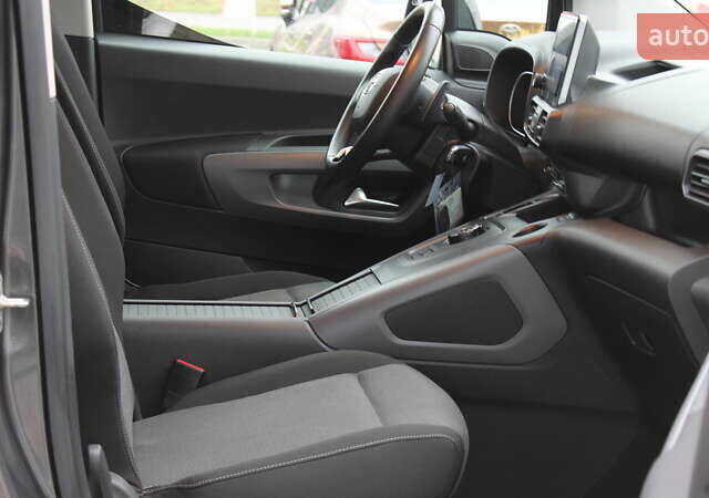 Серый Тойота Proace City Verso, объемом двигателя 1.5 л и пробегом 37 тыс. км за 29500 $, фото 13 на Automoto.ua