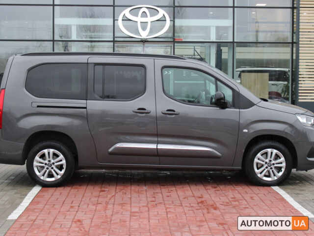 Серый Тойота Proace City Verso, объемом двигателя 1.5 л и пробегом 32 тыс. км за 29257 $, фото 3 на Automoto.ua