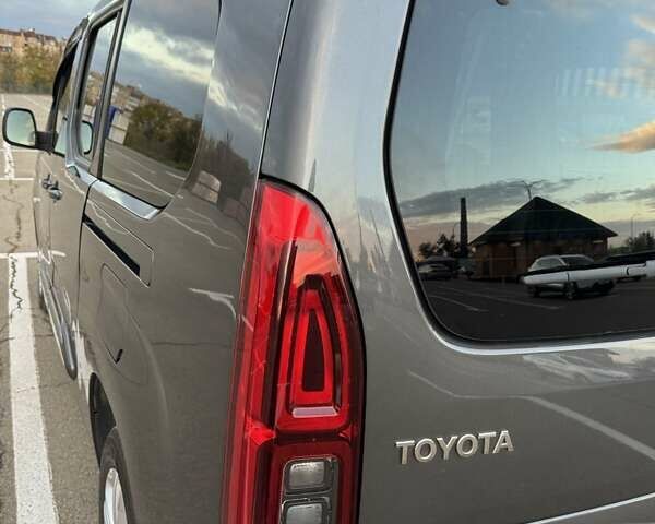 Сірий Тойота Proace City Verso, об'ємом двигуна 1.5 л та пробігом 9 тис. км за 29900 $, фото 32 на Automoto.ua