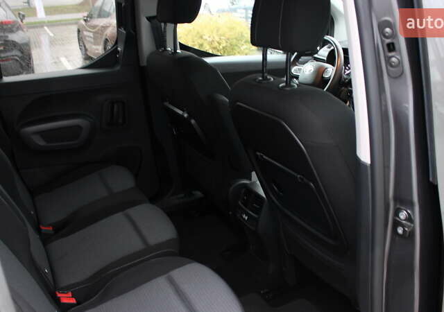 Серый Тойота Proace City Verso, объемом двигателя 1.5 л и пробегом 37 тыс. км за 29500 $, фото 16 на Automoto.ua