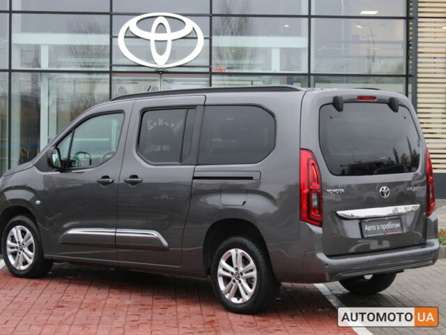 Серый Тойота Proace City Verso, объемом двигателя 1.5 л и пробегом 32 тыс. км за 29257 $, фото 6 на Automoto.ua