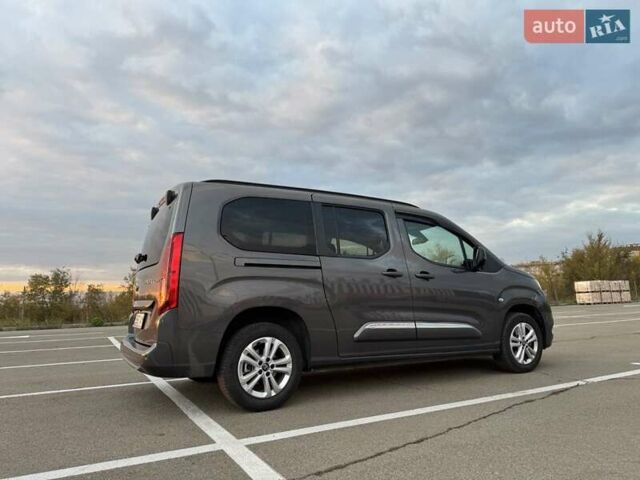 Серый Тойота Proace City Verso, объемом двигателя 1.5 л и пробегом 9 тыс. км за 29900 $, фото 16 на Automoto.ua