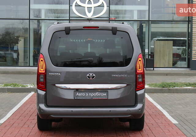 Серый Тойота Proace City Verso, объемом двигателя 1.5 л и пробегом 37 тыс. км за 29500 $, фото 6 на Automoto.ua