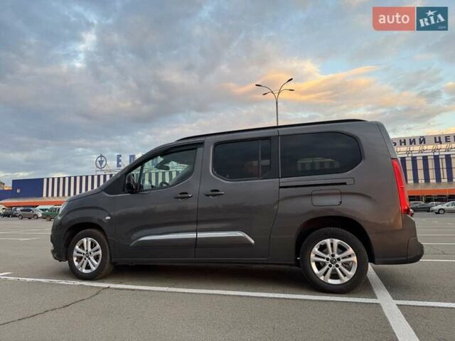 Серый Тойота Proace City Verso, объемом двигателя 1.5 л и пробегом 9 тыс. км за 29900 $, фото 20 на Automoto.ua