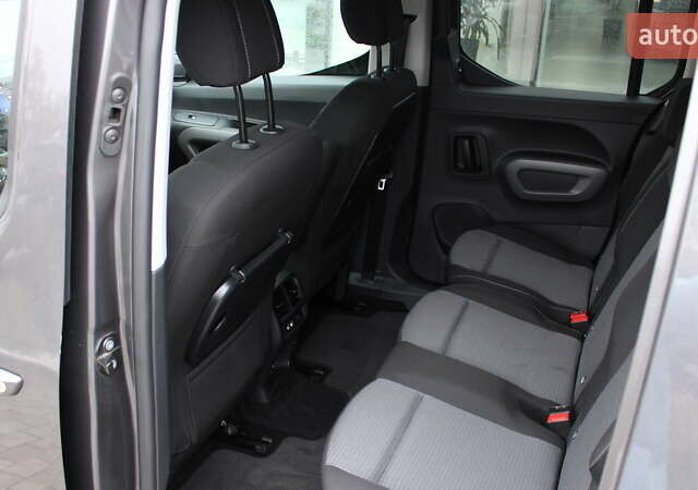 Серый Тойота Proace City Verso, объемом двигателя 1.5 л и пробегом 37 тыс. км за 29500 $, фото 15 на Automoto.ua