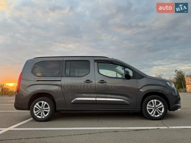 Сірий Тойота Proace City Verso, об'ємом двигуна 1.5 л та пробігом 9 тис. км за 29900 $, фото 7 на Automoto.ua