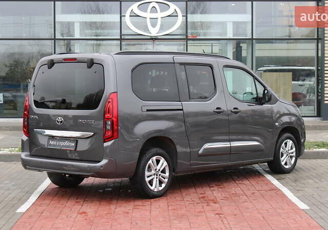 Серый Тойота Proace City Verso, объемом двигателя 1.5 л и пробегом 37 тыс. км за 29500 $, фото 7 на Automoto.ua