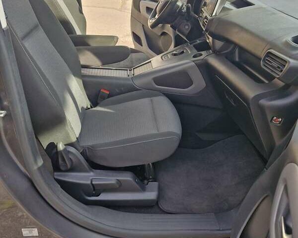 Серый Тойота Proace City Verso, объемом двигателя 1.5 л и пробегом 9 тыс. км за 29900 $, фото 55 на Automoto.ua