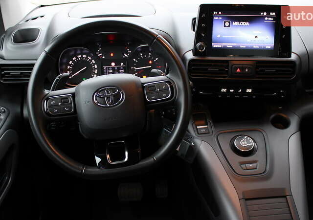 Серый Тойота Proace City Verso, объемом двигателя 1.5 л и пробегом 37 тыс. км за 29500 $, фото 10 на Automoto.ua