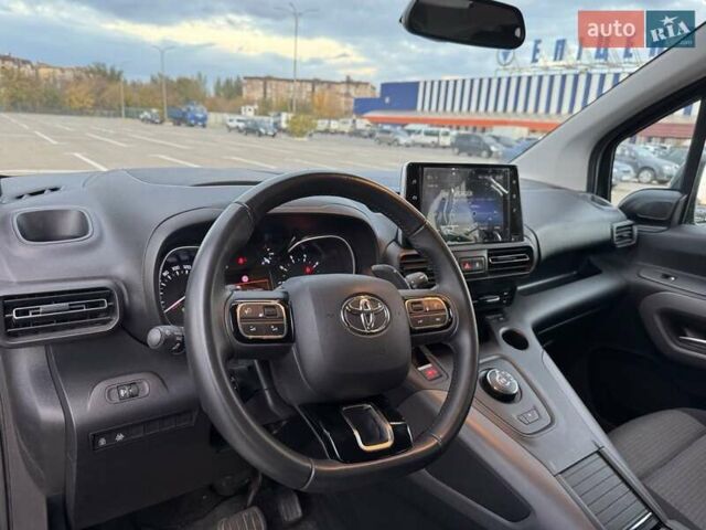 Серый Тойота Proace City Verso, объемом двигателя 1.5 л и пробегом 9 тыс. км за 29900 $, фото 44 на Automoto.ua
