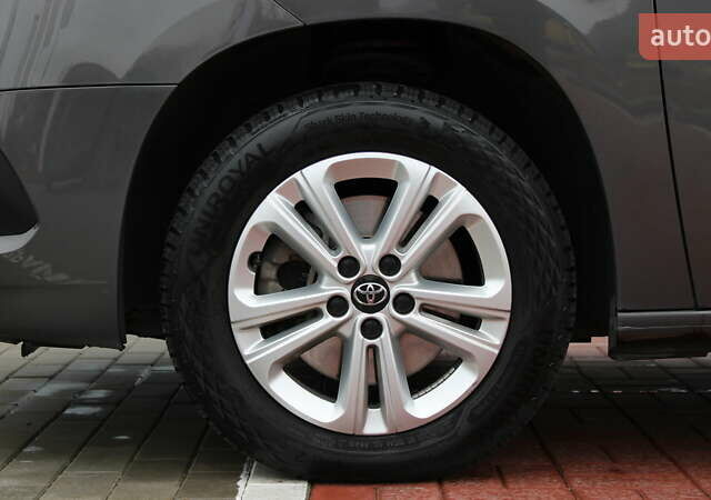 Серый Тойота Proace City Verso, объемом двигателя 1.5 л и пробегом 37 тыс. км за 29500 $, фото 18 на Automoto.ua