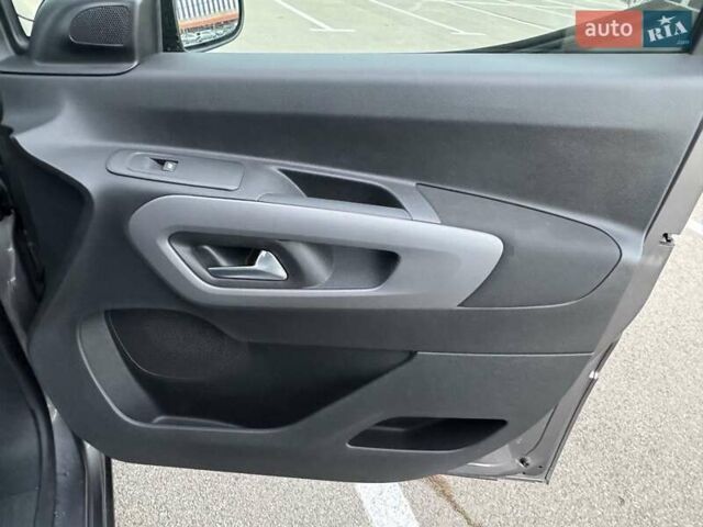 Серый Тойота Proace City Verso, объемом двигателя 1.5 л и пробегом 9 тыс. км за 29900 $, фото 51 на Automoto.ua