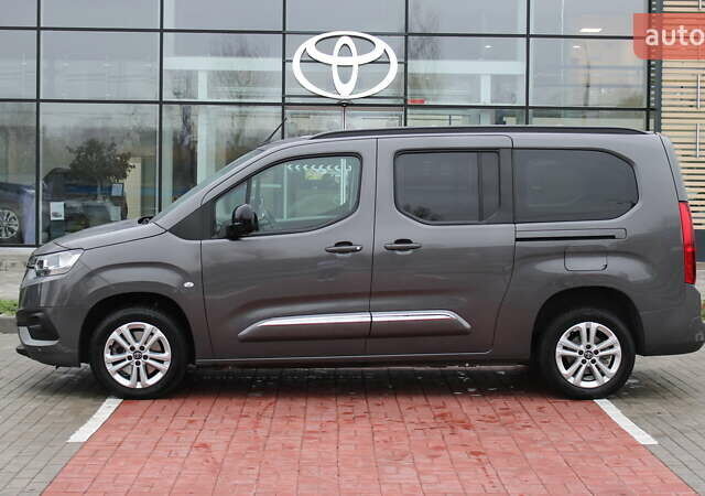 Серый Тойота Proace City Verso, объемом двигателя 1.5 л и пробегом 37 тыс. км за 29500 $, фото 4 на Automoto.ua