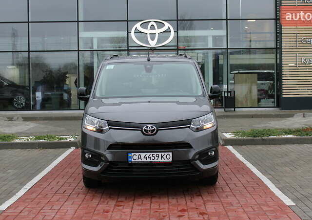 Серый Тойота Proace City Verso, объемом двигателя 1.5 л и пробегом 37 тыс. км за 29500 $, фото 1 на Automoto.ua