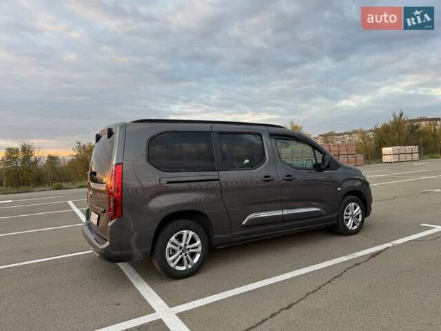 Серый Тойота Proace City Verso, объемом двигателя 1.5 л и пробегом 9 тыс. км за 29900 $, фото 6 на Automoto.ua