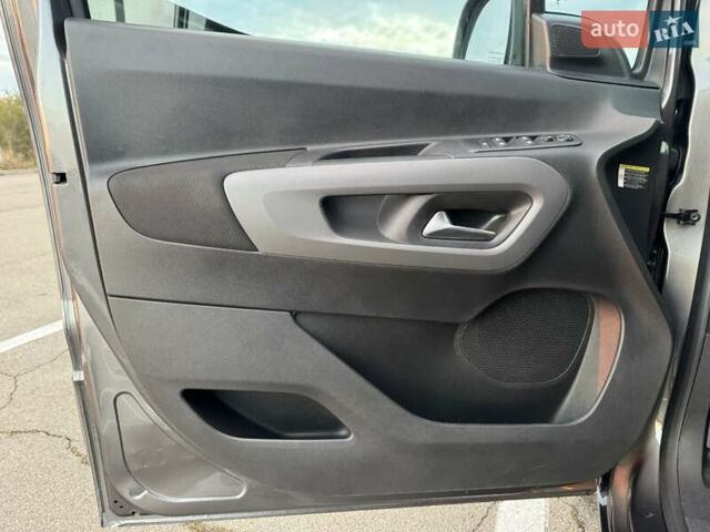 Серый Тойота Proace City Verso, объемом двигателя 1.5 л и пробегом 9 тыс. км за 29900 $, фото 33 на Automoto.ua