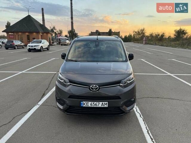 Серый Тойота Proace City Verso, объемом двигателя 1.5 л и пробегом 9 тыс. км за 29900 $, фото 7 на Automoto.ua