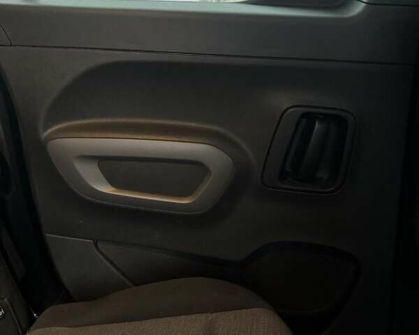 Серый Тойота Proace City Verso, объемом двигателя 1.5 л и пробегом 9 тыс. км за 29900 $, фото 58 на Automoto.ua