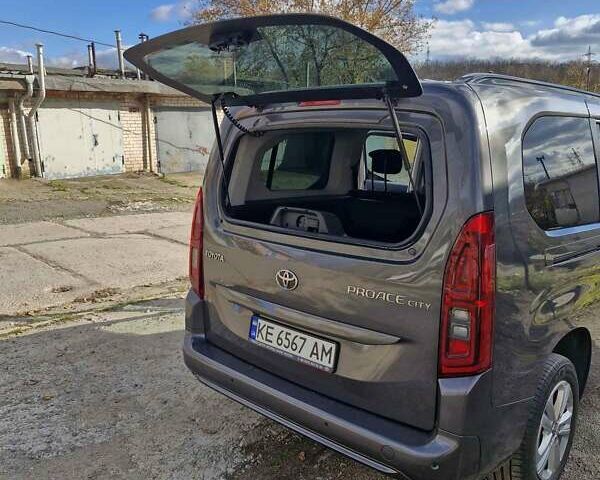 Серый Тойота Proace City Verso, объемом двигателя 1.5 л и пробегом 9 тыс. км за 29900 $, фото 65 на Automoto.ua