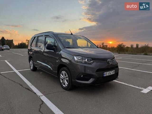 Серый Тойота Proace City Verso, объемом двигателя 1.5 л и пробегом 9 тыс. км за 29900 $, фото 8 на Automoto.ua