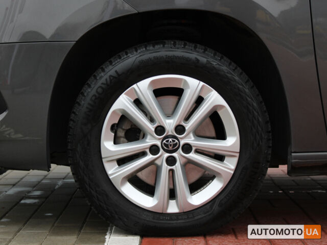 Серый Тойота Proace City Verso, объемом двигателя 1.5 л и пробегом 32 тыс. км за 29257 $, фото 5 на Automoto.ua