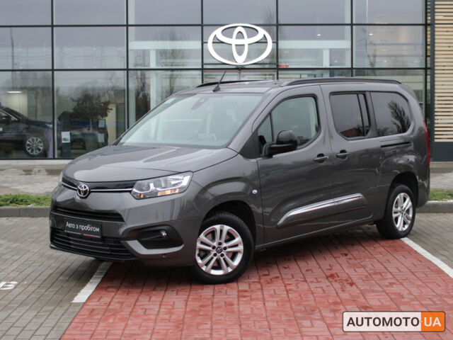 Серый Тойота Proace City Verso, объемом двигателя 1.5 л и пробегом 32 тыс. км за 29257 $, фото 1 на Automoto.ua