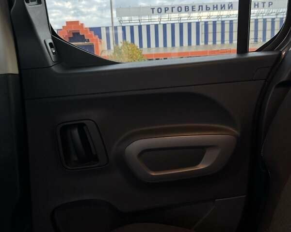 Сірий Тойота Proace City Verso, об'ємом двигуна 1.5 л та пробігом 9 тис. км за 29900 $, фото 58 на Automoto.ua