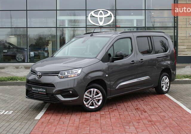 Серый Тойота Proace City Verso, объемом двигателя 1.5 л и пробегом 37 тыс. км за 29500 $, фото 2 на Automoto.ua