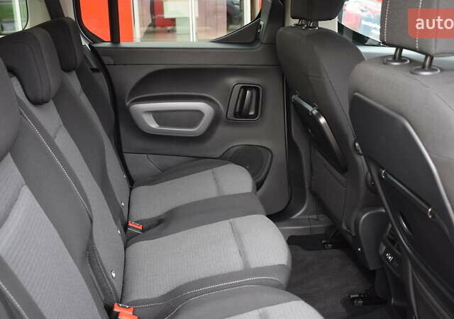 Сірий Тойота Proace City Verso, об'ємом двигуна 1.5 л та пробігом 1 тис. км за 33000 $, фото 6 на Automoto.ua