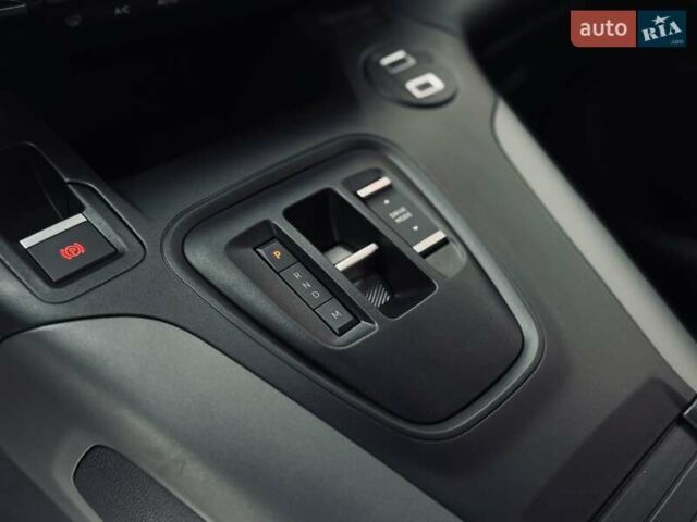 Серый Тойота Proace City Verso, объемом двигателя 1.5 л и пробегом 1 тыс. км за 33214 $, фото 27 на Automoto.ua