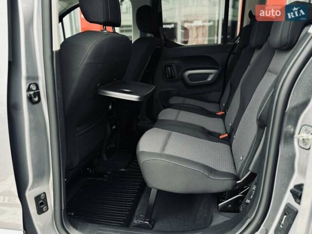 Серый Тойота Proace City Verso, объемом двигателя 1.5 л и пробегом 1 тыс. км за 33214 $, фото 15 на Automoto.ua