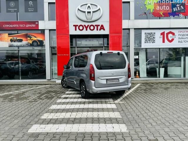 Серый Тойота Proace City Verso, объемом двигателя 1.5 л и пробегом 1 тыс. км за 33214 $, фото 2 на Automoto.ua