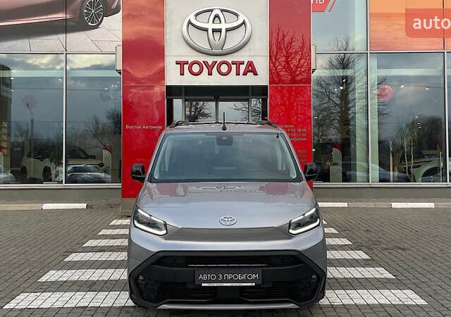 Серый Тойота Proace City Verso, объемом двигателя 1.5 л и пробегом 1 тыс. км за 31322 $, фото 4 на Automoto.ua