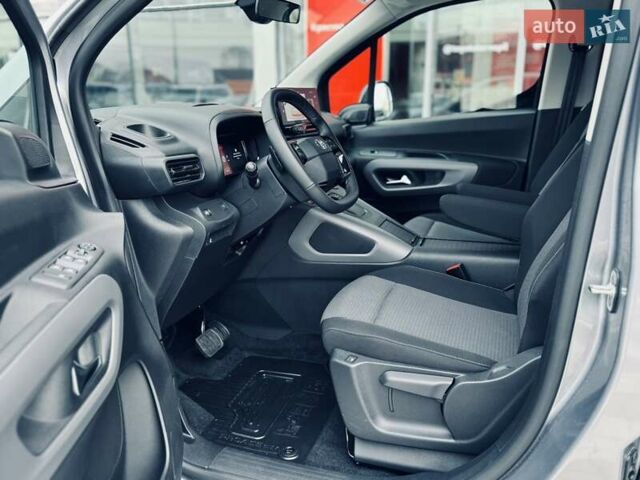 Серый Тойота Proace City Verso, объемом двигателя 1.5 л и пробегом 1 тыс. км за 33214 $, фото 19 на Automoto.ua