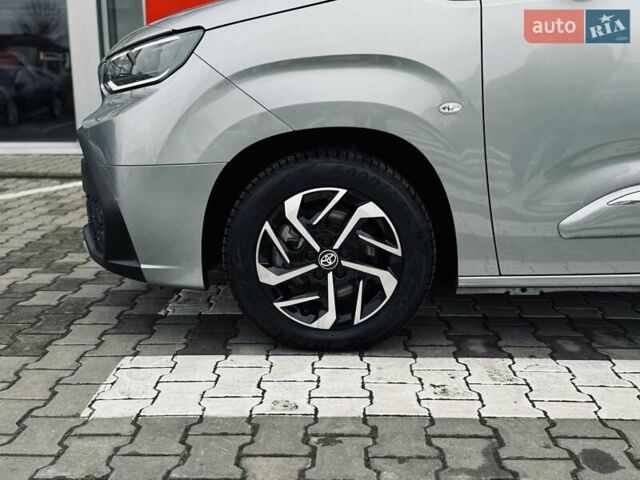 Серый Тойота Proace City Verso, объемом двигателя 1.5 л и пробегом 1 тыс. км за 33214 $, фото 38 на Automoto.ua